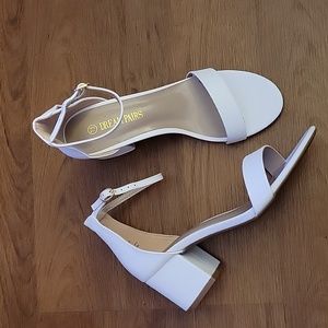 DREAM PAIRS White Low Chunk Heel 2.25" ankle strap sandals open toe sz 7.5 NEW